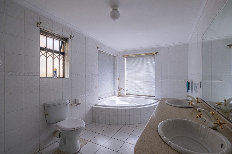 9 Bedroom Property for Sale in Summerstrand Eastern Cape